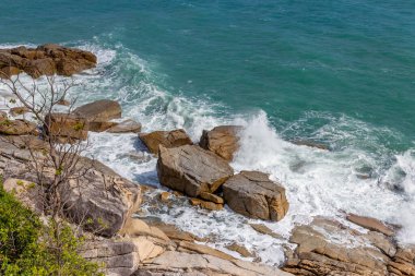 Koh Samui adasında deniz manzarası ve kaya taşı, görünmeyen ve şaşırtıcı Tayland.