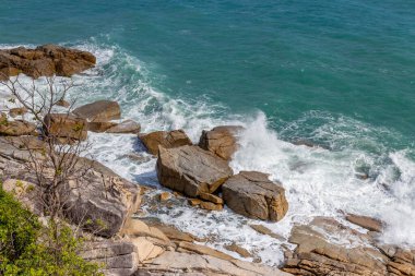 Koh Samui adasında deniz manzarası ve kaya taşı, görünmeyen ve şaşırtıcı Tayland.