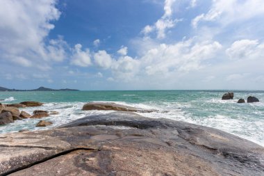 Koh Samui Adası 'ndaki Hin Ta Hin Yai Büyükbabası ve Büyükanne Kayası' nın deniz manzarası. Görünmez ve şaşırtıcı Tayland..