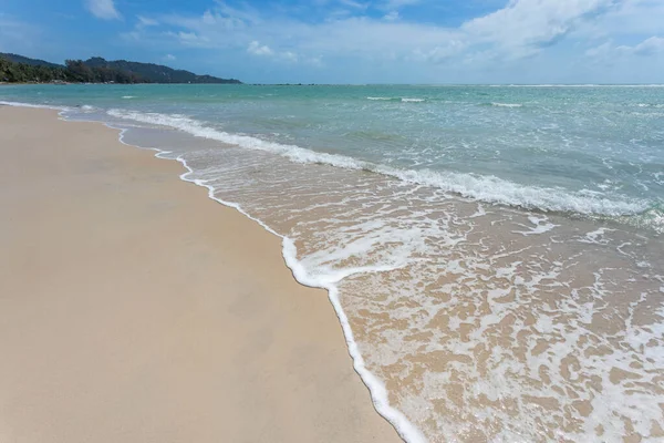 Vista Mar Praia Tropical Com Céu Ensolarado Praia Paradisíaca Verão — Fotografia de Stock