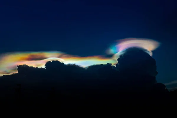 Naturfenomen Himlen Där Ljuset Bryts Kvällen — Stockfoto