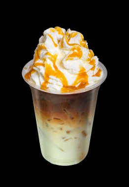 Kremalı ve karamelli buzlu espresso kahvesi..