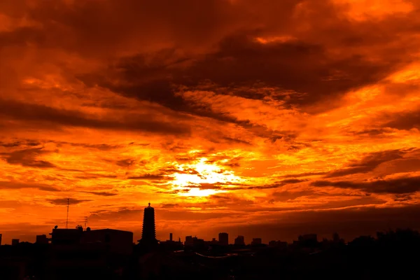 Solnedgång himlen. vacker himmel. — Stockfoto