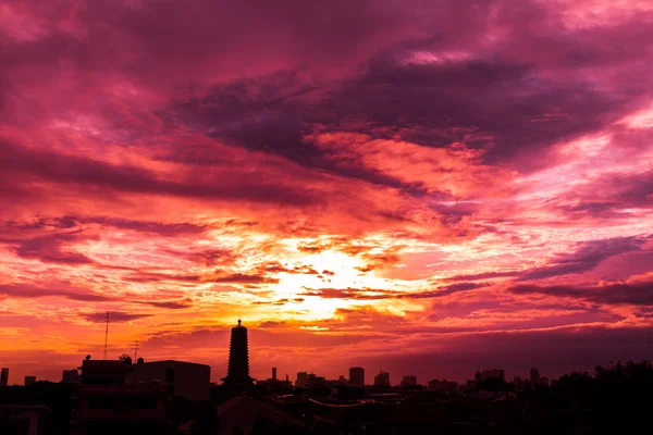 Solnedgång himlen. vacker himmel. — Stockfoto