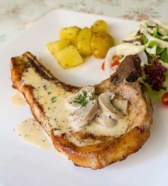 pişmiş patates ve sebze, ızgara biftek