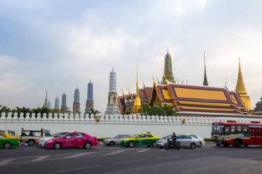 Bangkok, Tayland Aralık 12: Trafik dışında grand palace (Wat P