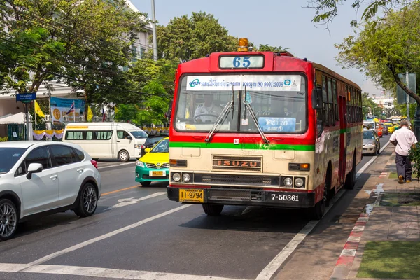 Bangkok, Tayland Aralık 12: Otobüs sayısı 65 ters Thammas durdurma — Stok fotoğraf