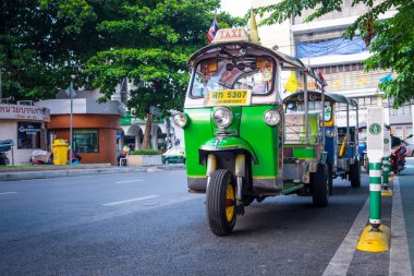 BANGKOK - OCTOBER 17: Tuk-tuks waiting passengers on Bang Lumphu