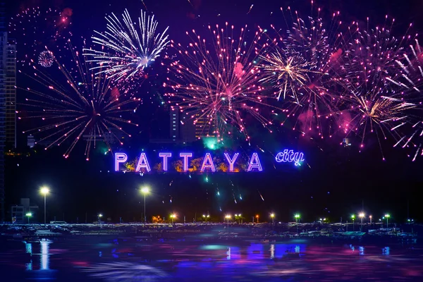 Colorful fireworks on Pattaya city alphabet in the night scene — Stockfoto