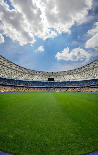 Zielona trawa na stadionie — Zdjęcie stockowe