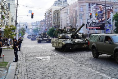 Kyiv, Ukrayna, 18 Ağustos 2021. Ukrayna ordusu Kyiv sokaklarında. Ukrayna 'nın bağımsızlığının 30. yıldönümü için askeri geçit hazırlıkları