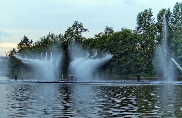 Zpívající fontána v centru Vinnitsa — Stock fotografie
