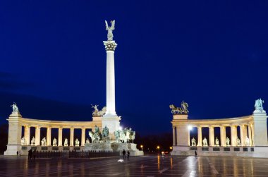 Gece Arch. Ahitercctural öğesi, tavan kavisli. 