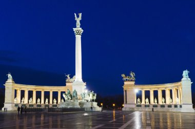 Gece Arch. Ahitercctural öğesi, tavan kavisli. 
