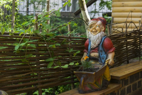 Figürler, Bahçe tasarımı