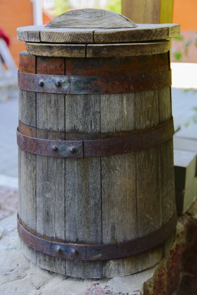 Barrel of wine near the house. Large capacity. — Stock Photo, Image