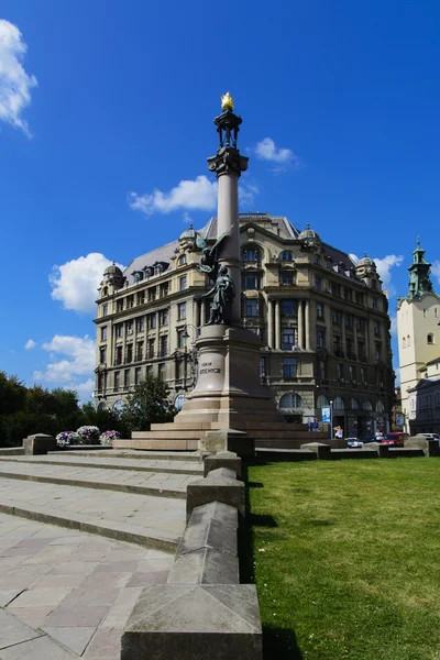 Egy emlékmű, hogy Adam Mickiewicz Lviv — Stock Fotó