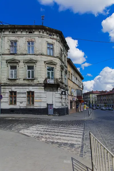 Krajobraz miejski. Kostka brukowa na chodniku miasta — Zdjęcie stockowe