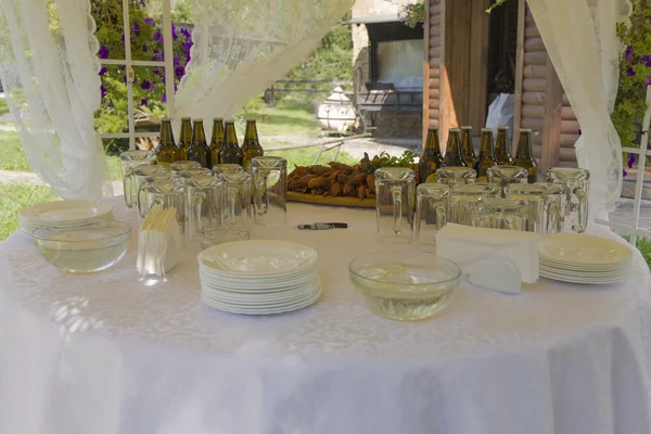 Ajuste de mesa en una boda en un café privado — Foto de Stock