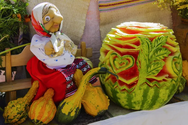 Handwerkliches Geschick. Obst und Gemüse auf der Messe — Stockfoto