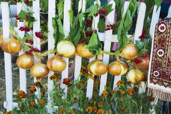 Artesanías expertas. Frutas y hortalizas en la feria —  Fotos de Stock