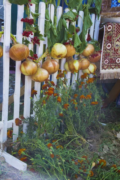 Skickliga hantverk. Frukt och grönsaker på mässan — Stockfoto