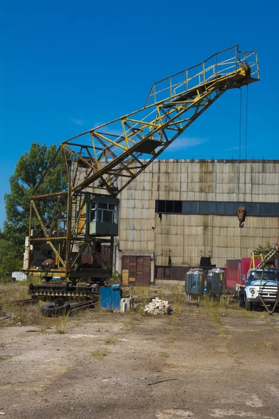 산업 영역에서 오래 된 파괴와 버려진 공장 — 스톡 사진