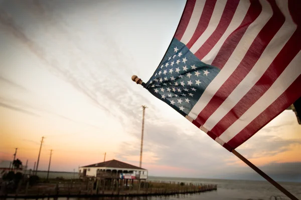 Kustnära amerikanska flaggan — Stockfoto