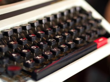 Eski Tarz Daktilocu Beyaz ve Siyah Anahtar. 24 Ekim 2017 'de Pekin' den alındı.