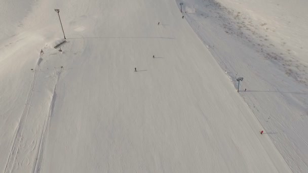 Station de ski et remontées mécaniques . — Video