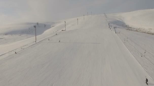 Σκι λιφτ σκι θέρετρο και τρέξιμο. — Αρχείο Βίντεο
