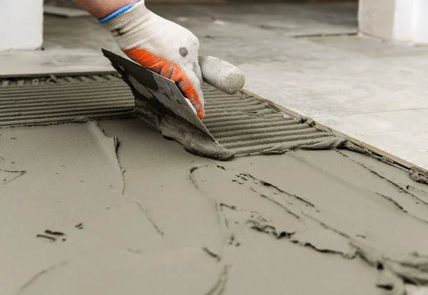 Pose de carreaux de céramique . — Photo