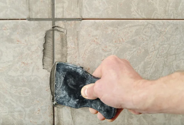 Fill the tile joints with grout. — Stock Photo, Image