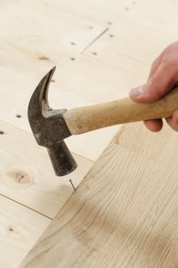 Parke parke döşeme. Alt kurulu bir çivi koymak için verdiği ahşap taban.