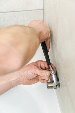 Banyo musluk yükleme.