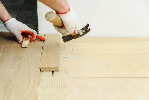 Laying hardwood parquet. — Stock Photo, Image