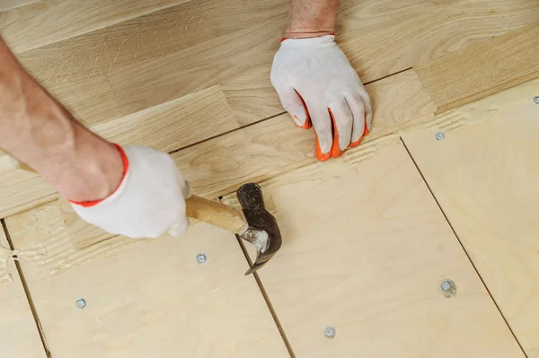 Colocar parquet de madera dura . —  Fotos de Stock