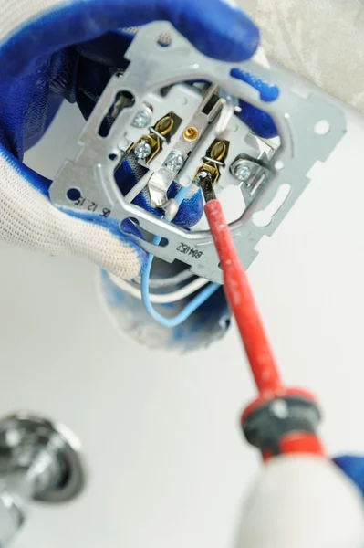 Electrician Installs Electrical Outlet Using Screwdriver — Stock Photo, Image