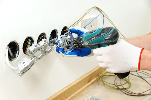 Electrician Installs Electrical Outlet Using Screwdriver — Stock Photo, Image