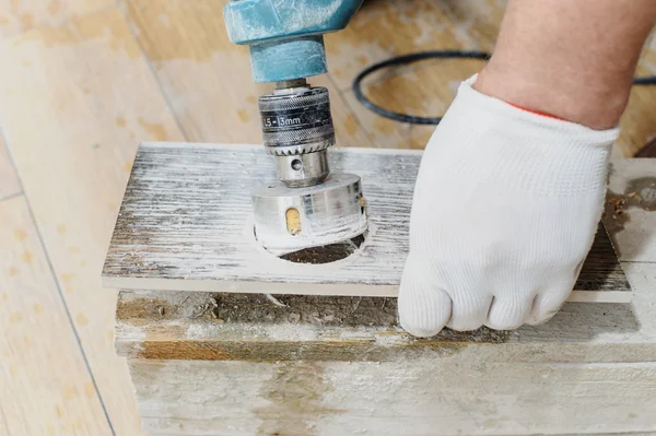 Tiler carves a hole in the tile. — Stock Photo, Image