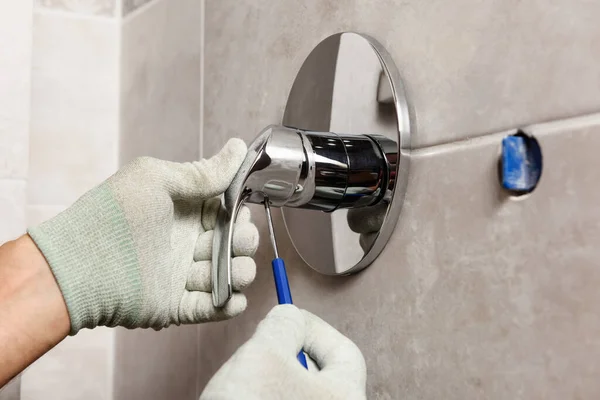 Worker Hand Mounted Built Faucet — Stock Photo, Image