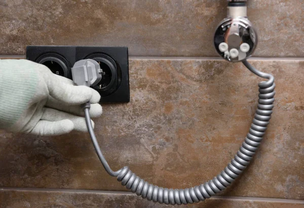 Worker Installing Heating Element Towel Warmer Bathroom — Stock Photo, Image