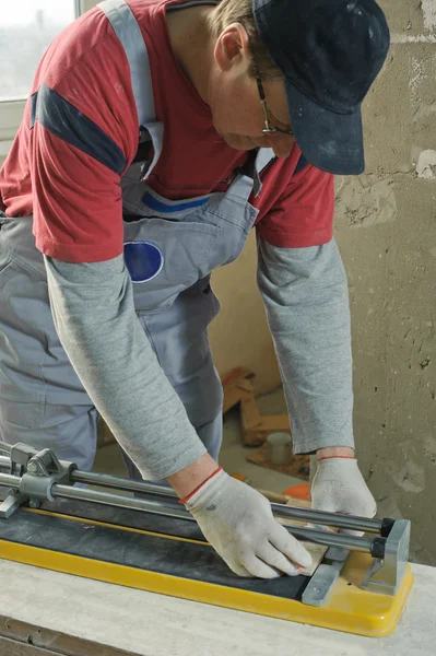 Cutting Ceramic Tiles. — Stock Photo, Image