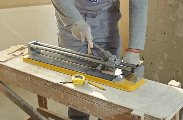 Cutting Ceramic Tiles. — Stock Photo, Image