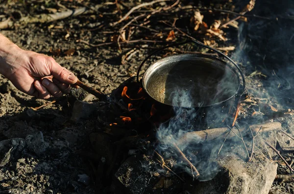 Kettle on charcoal fire. — Stock Photo, Image