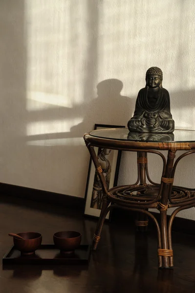 Estatueta de Buda na mesa — Fotografia de Stock