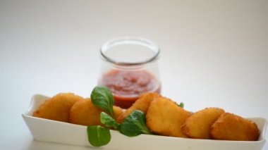 Kızarmış hamur kızarmış tavuk nuggets derin