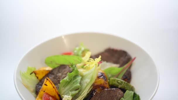 Beet quinoa cooking in a skillet — Stock Video