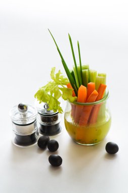 havuç, augures ve soğan bir cam