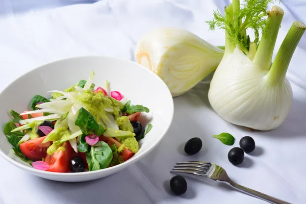 Salad of tomatoes and greens — Stock Photo, Image